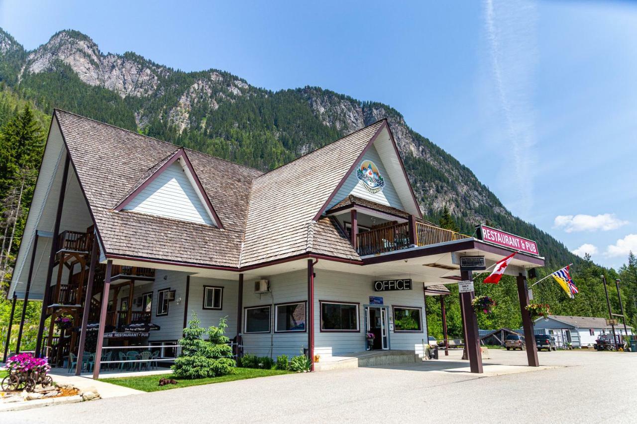 Peaks Lodge Revelstoke Exteriér fotografie