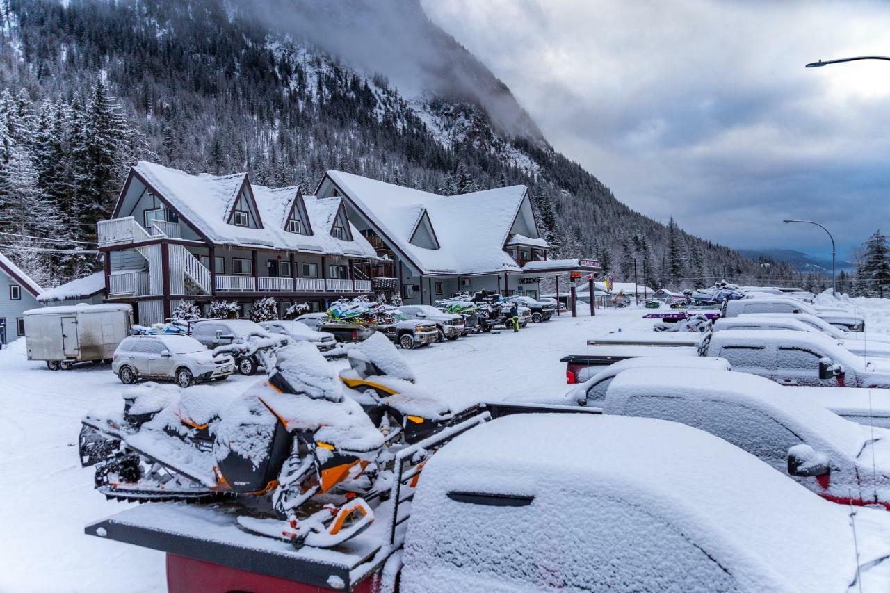 Peaks Lodge Revelstoke Exteriér fotografie