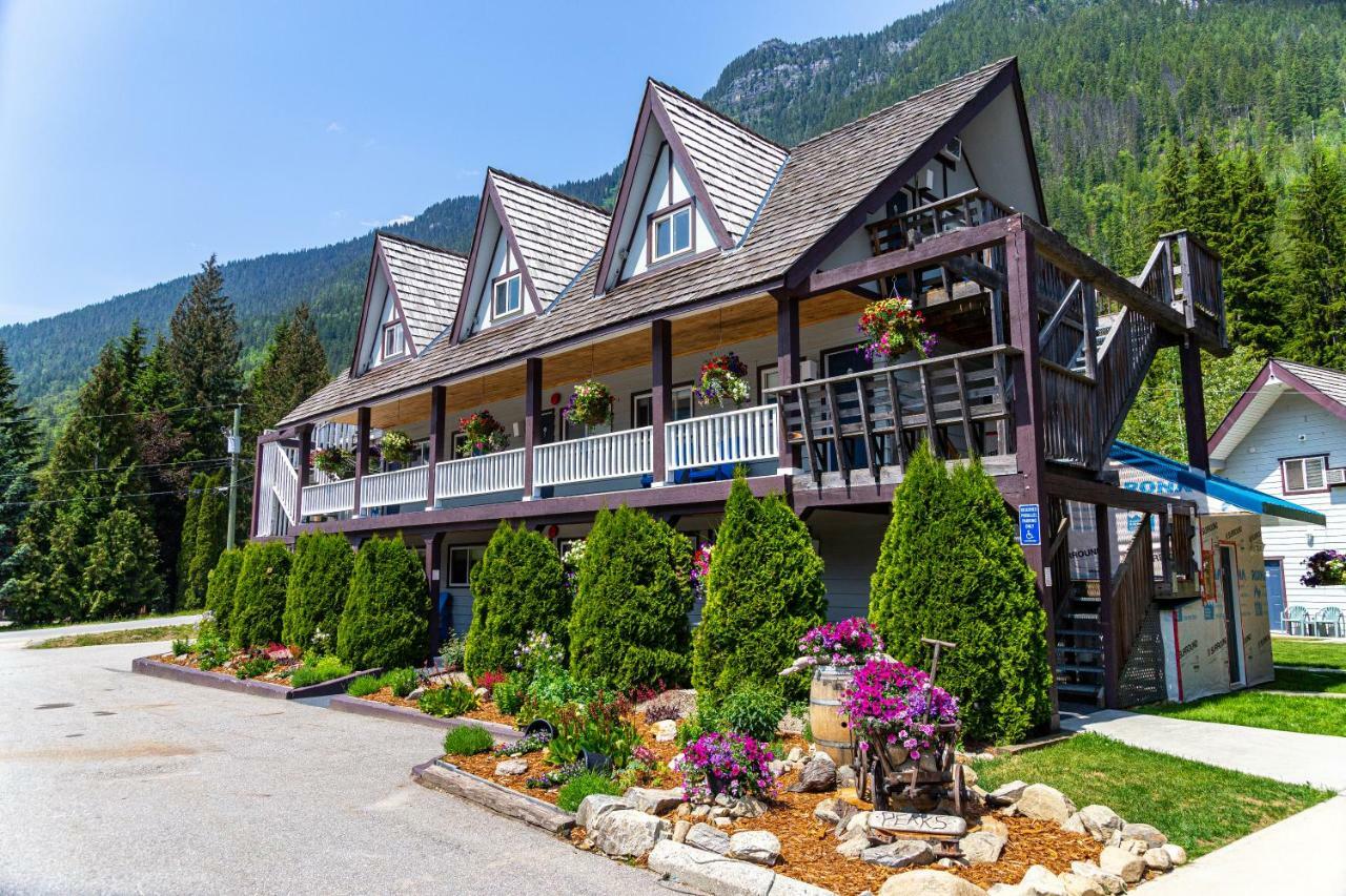 Peaks Lodge Revelstoke Exteriér fotografie