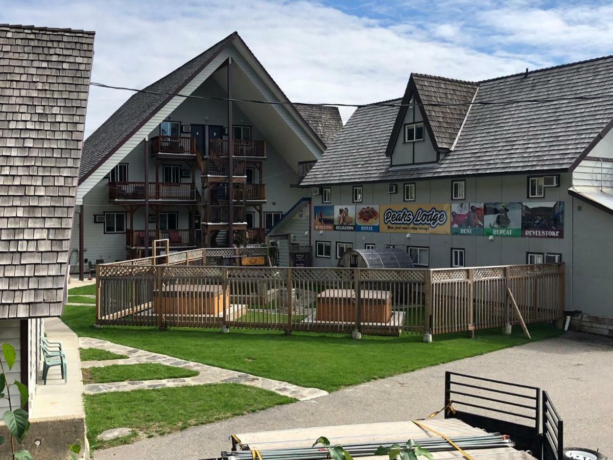 Peaks Lodge Revelstoke Exteriér fotografie