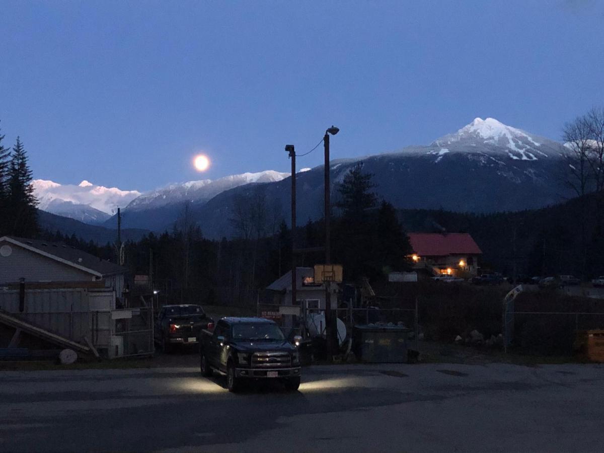 Peaks Lodge Revelstoke Exteriér fotografie